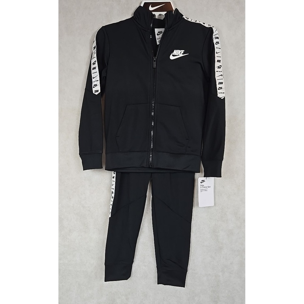 NWT Nike Boys 2 Piece Jogging Set Black White‎ Tracksuit Size 5 Jacket Pant